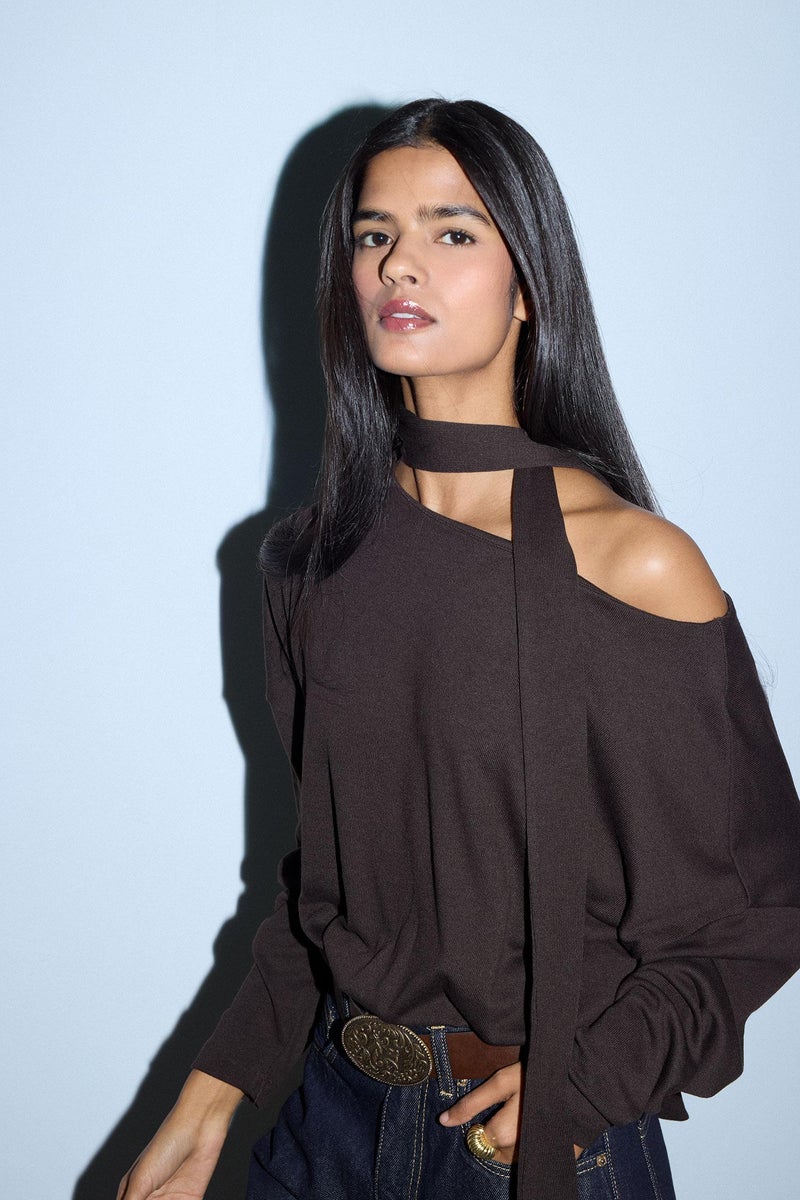 ديفاكتو تيشيرت قصة فضفاضة وياقة عريضة - Image 2